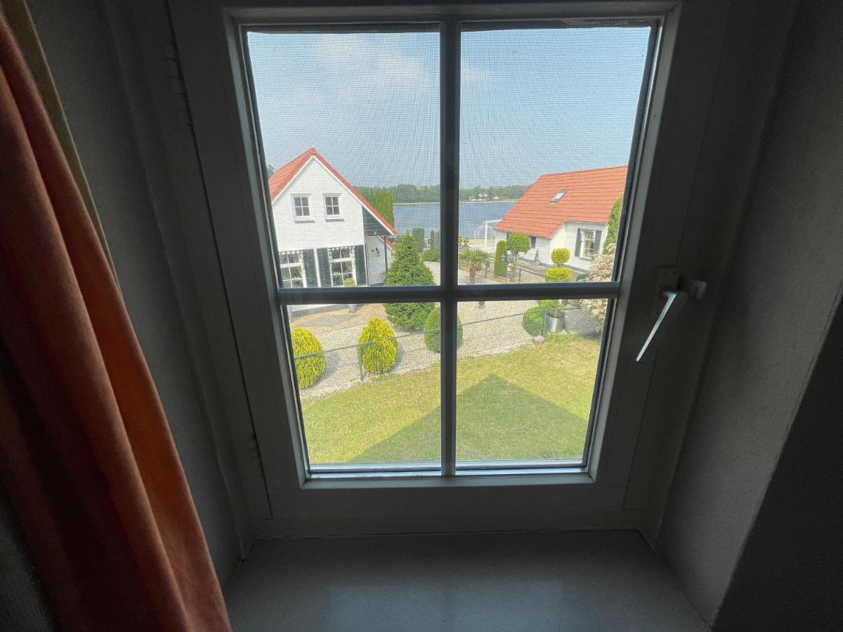 Freistehendes Ferienhaus Am See Naehe Roermond Heel Exterior foto